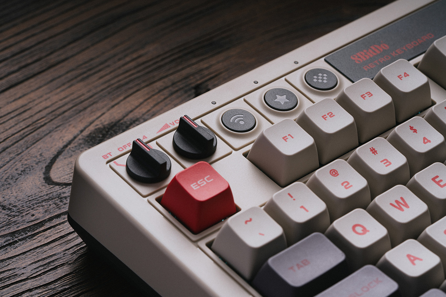 لوحة مفاتيح ميكانيكية 8Bitdo R - مراجعة Retro Gaming Android وسعره